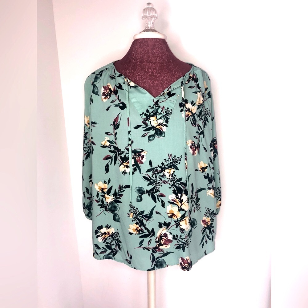 EVRI 3/4 Sleeve V-neck Tie Front Top Tropical Floral Green Women’s Plus …